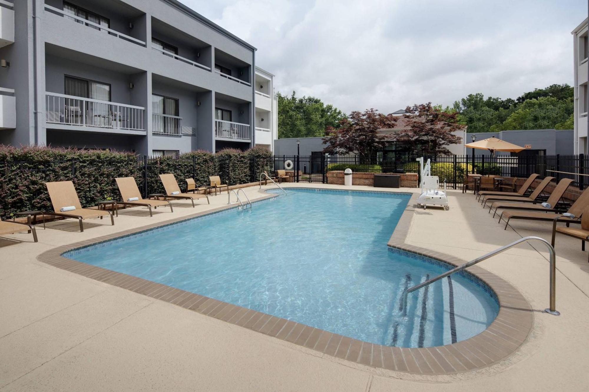 Courtyard Atlanta Marietta/I-75 North Hotel Exterior photo